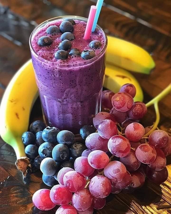 Antioxidant-rich berry smoothie